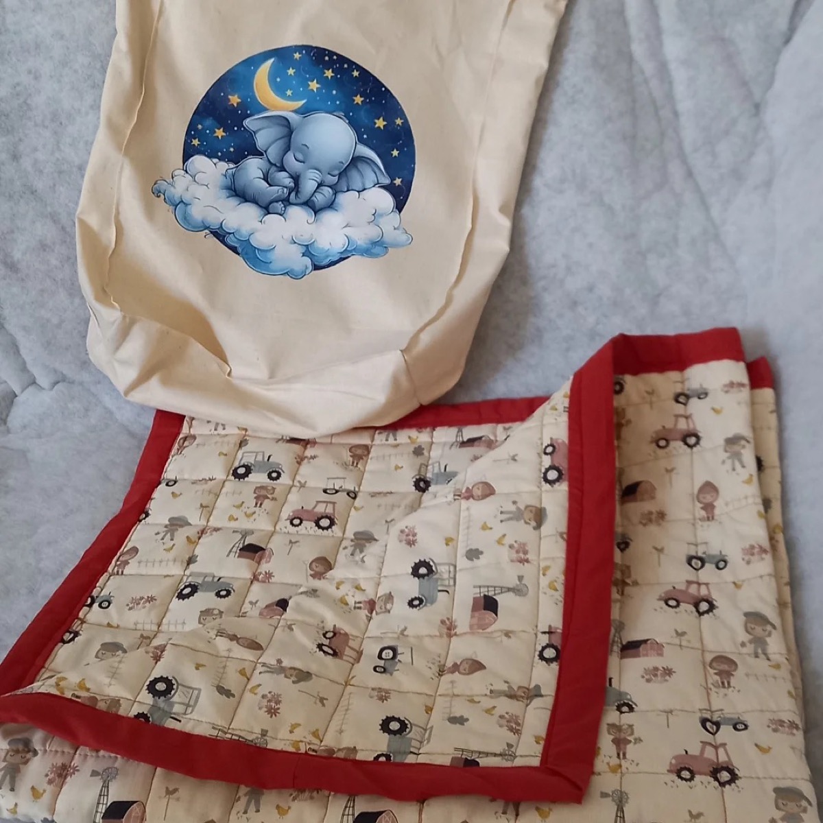 Couverture bébé matelassée avec sac éléphant
