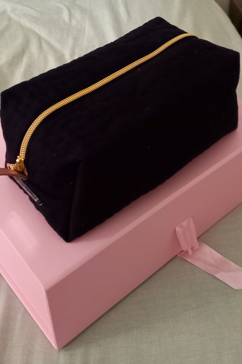 Trousse en velours noir